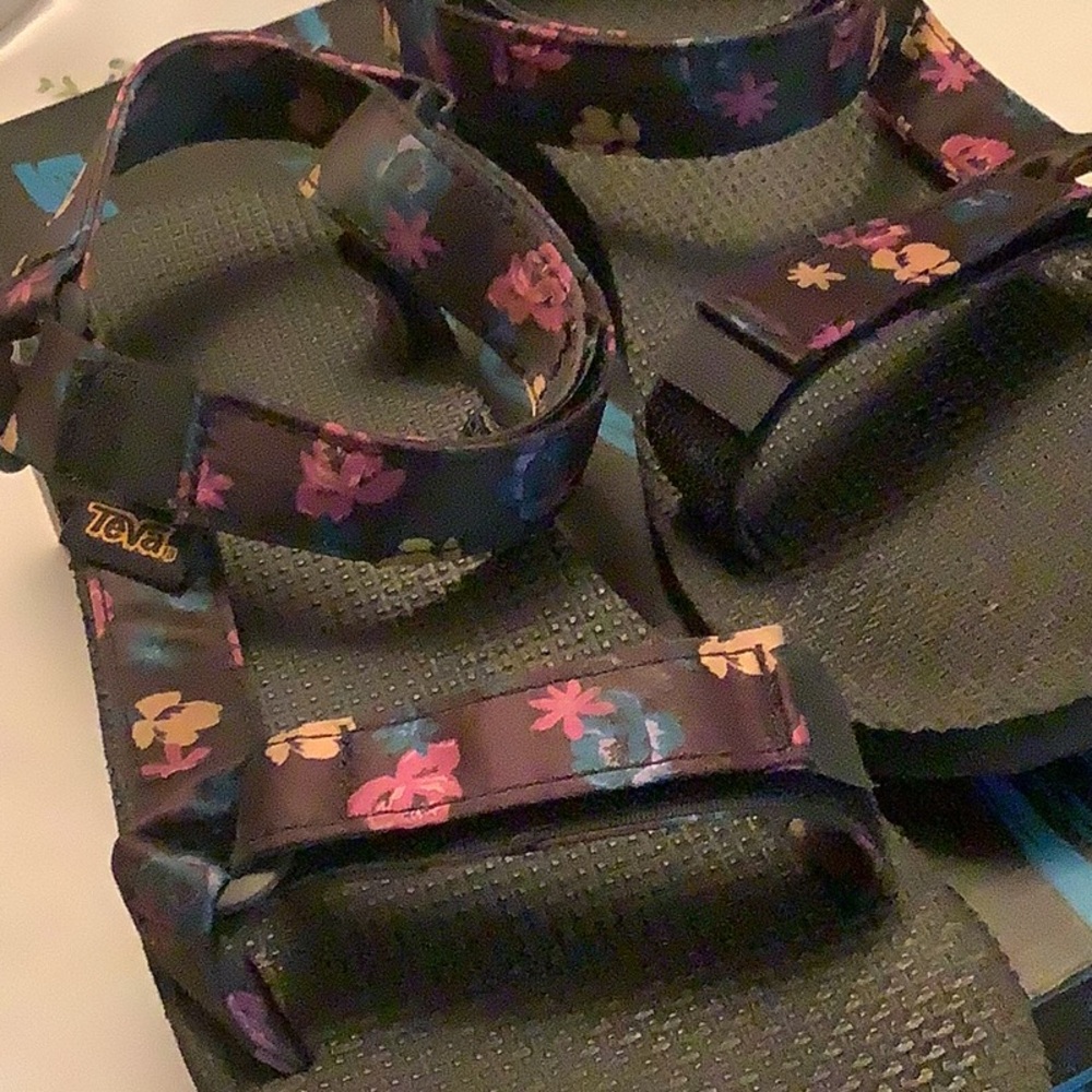Teva Floral Pattern Sandals -size 7